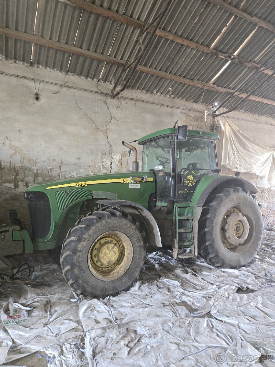 John Deere 8220