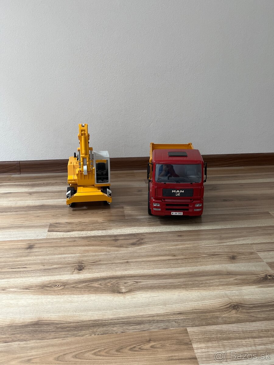 Nakladne auto s bagrom