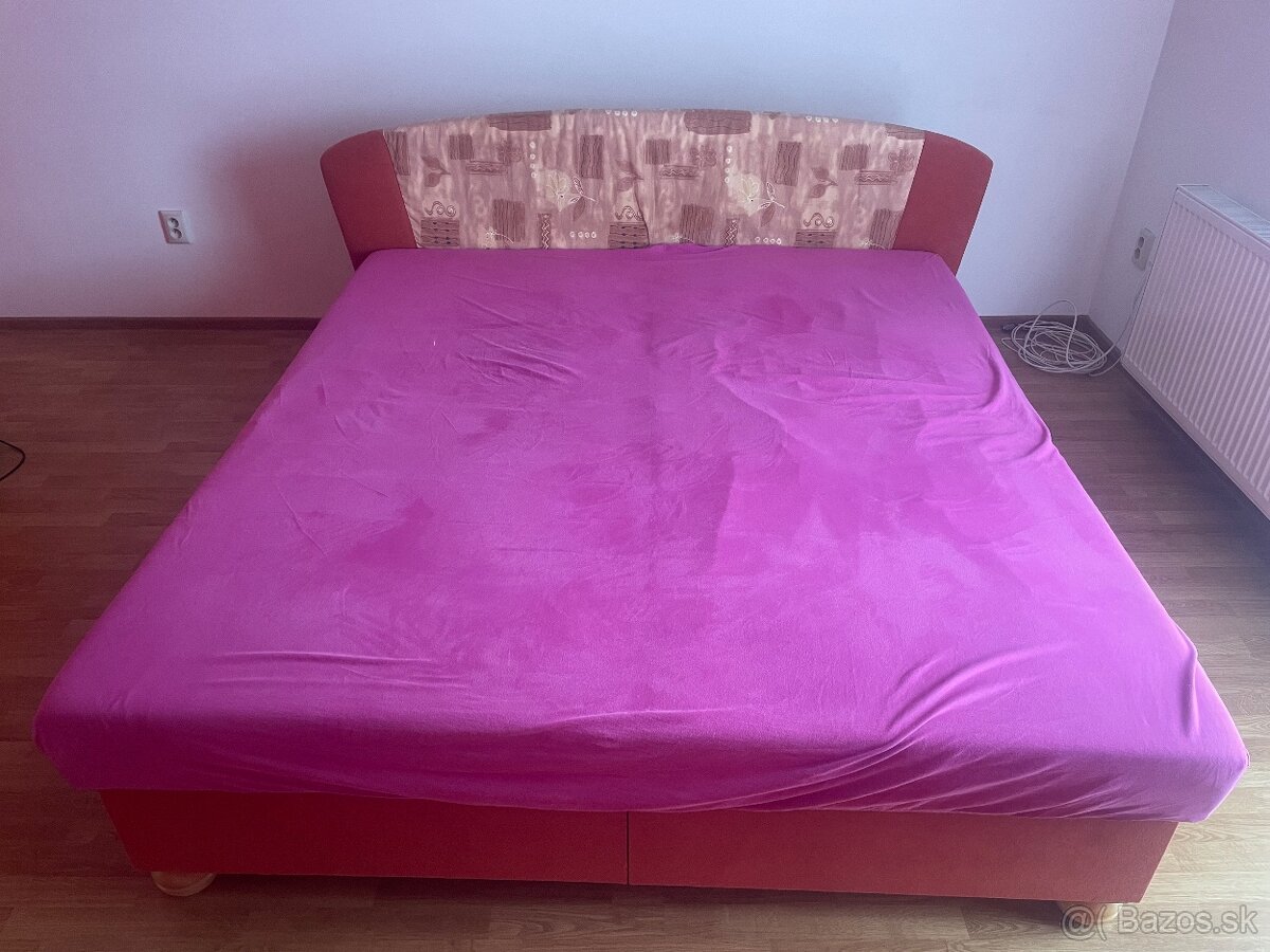 Darujem manželskú posteľ