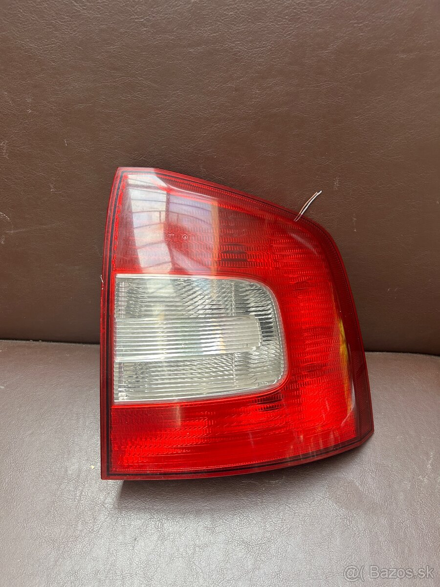 Skoda octavia 2 facelift svetlo