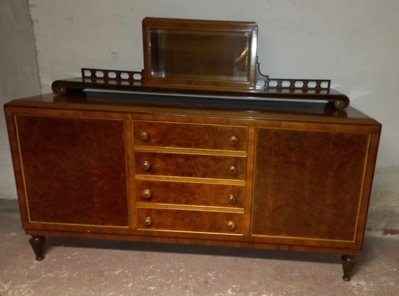 KRÁSNA STAROŽITNÁ KOMODA