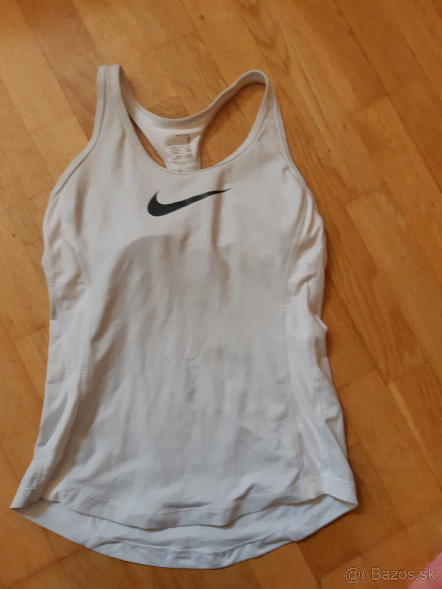 Nike biele tielko so všitou podprsenkou XS