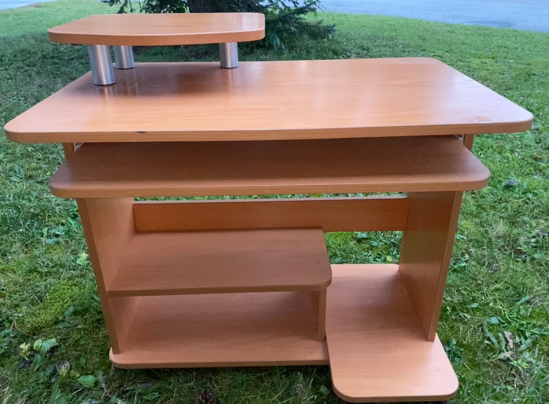 Počítačový stolík