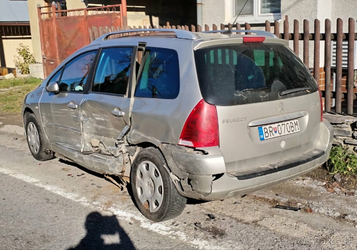 Predám Peugeot 307sw nabúraný