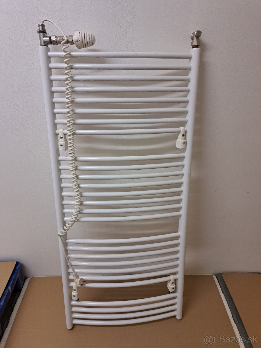 Predáme závesný elektrický radiátor 800w