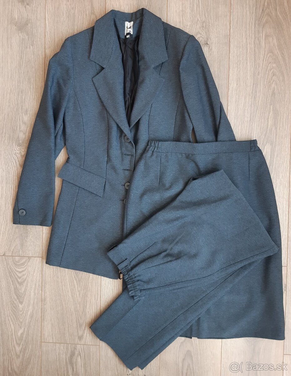 Tmavosedy kostym