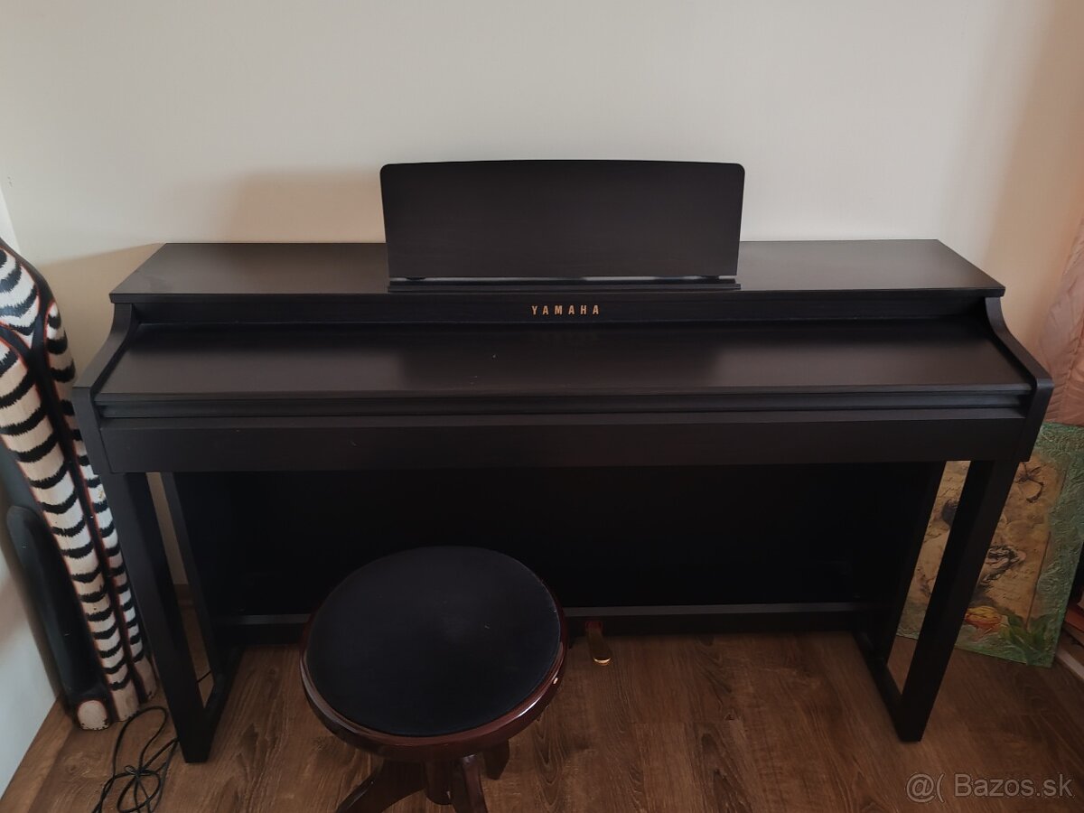 Digitálne piano YAMAHA Clavinova CLP525