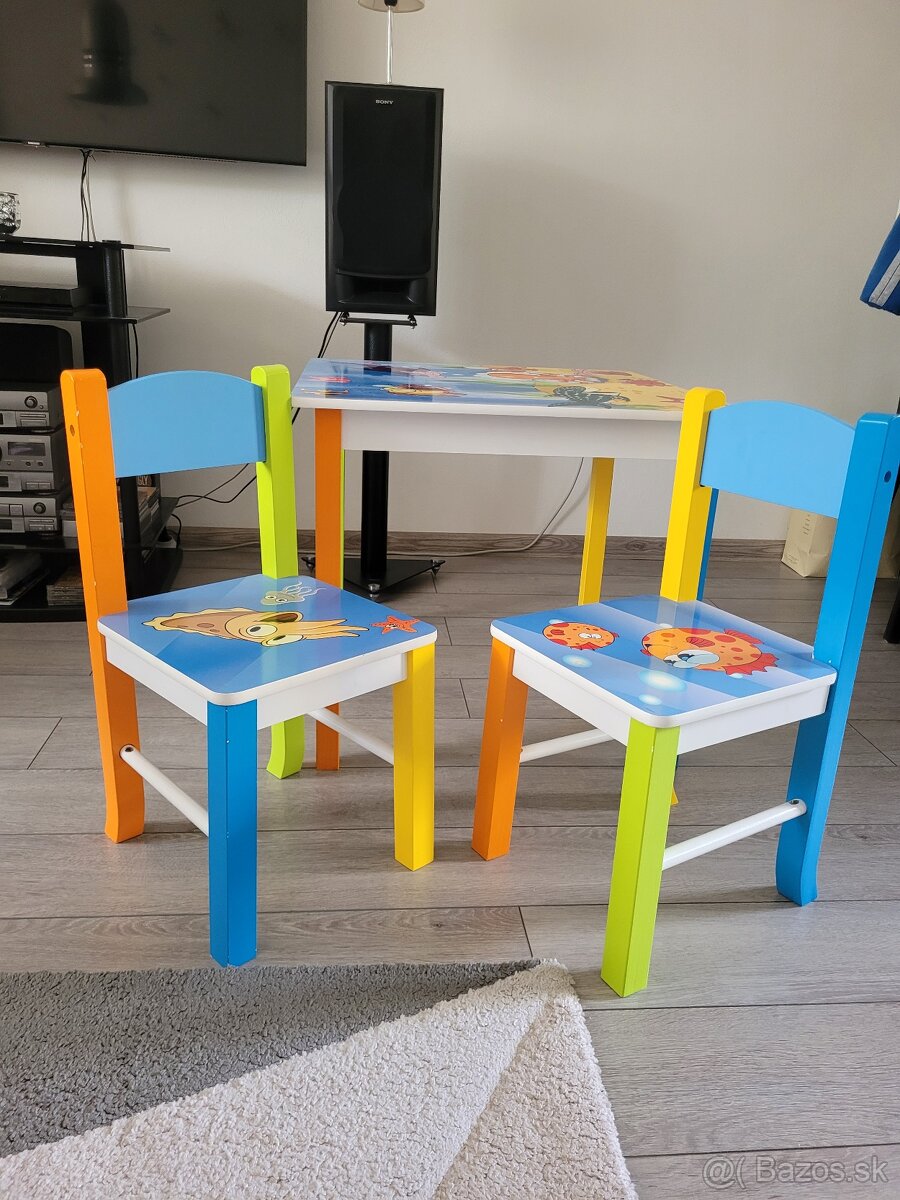 Stôl a stoličky pre deti