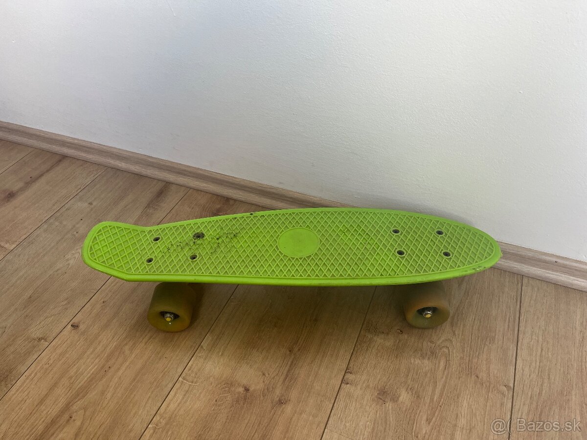 Detsky zelený skateboard