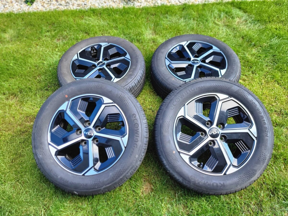 Originál disky Kia Niro 16" + letné & zimné pneu – TOP stav