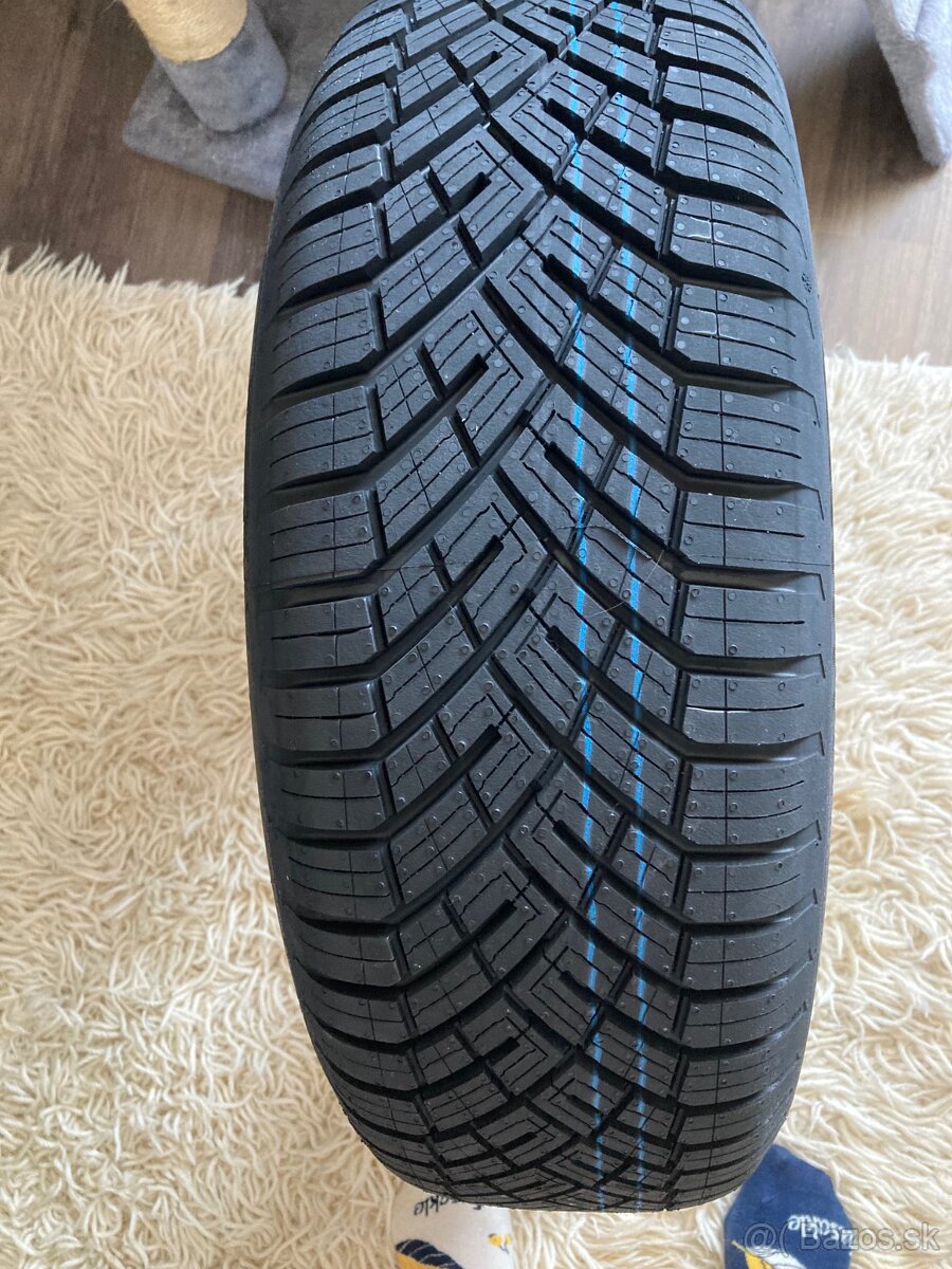 pneumatiky celoročné 1957/65 R15