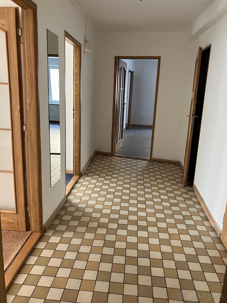 rental flat 70sqm - shared living possible Nitra center