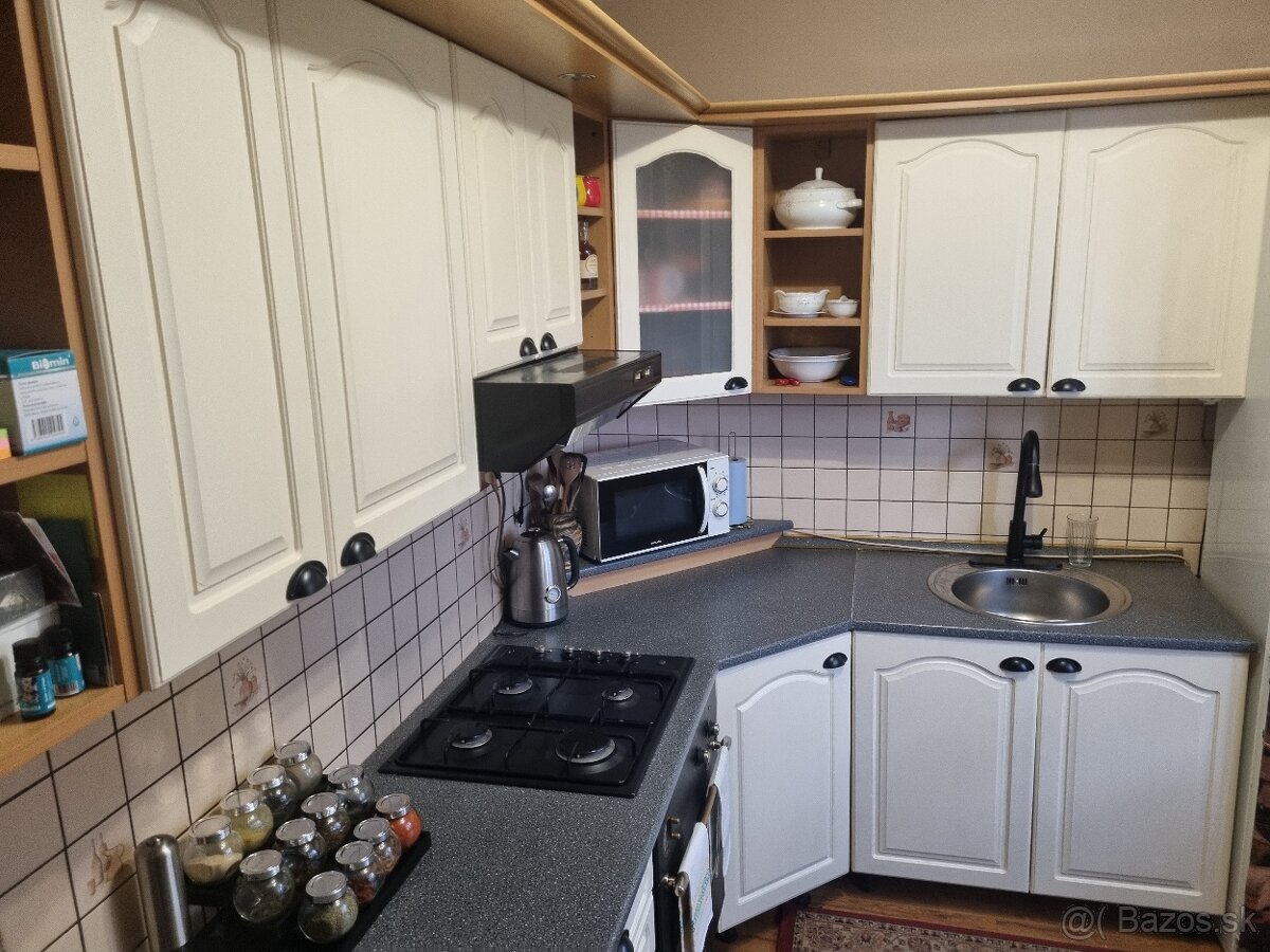 Znížená cena Slnečný trojizbový byt v Lučenci