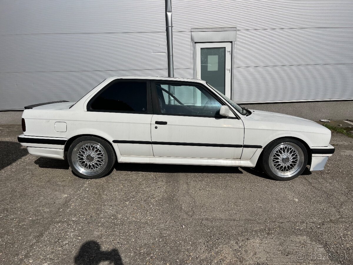 BMW E30 coupe