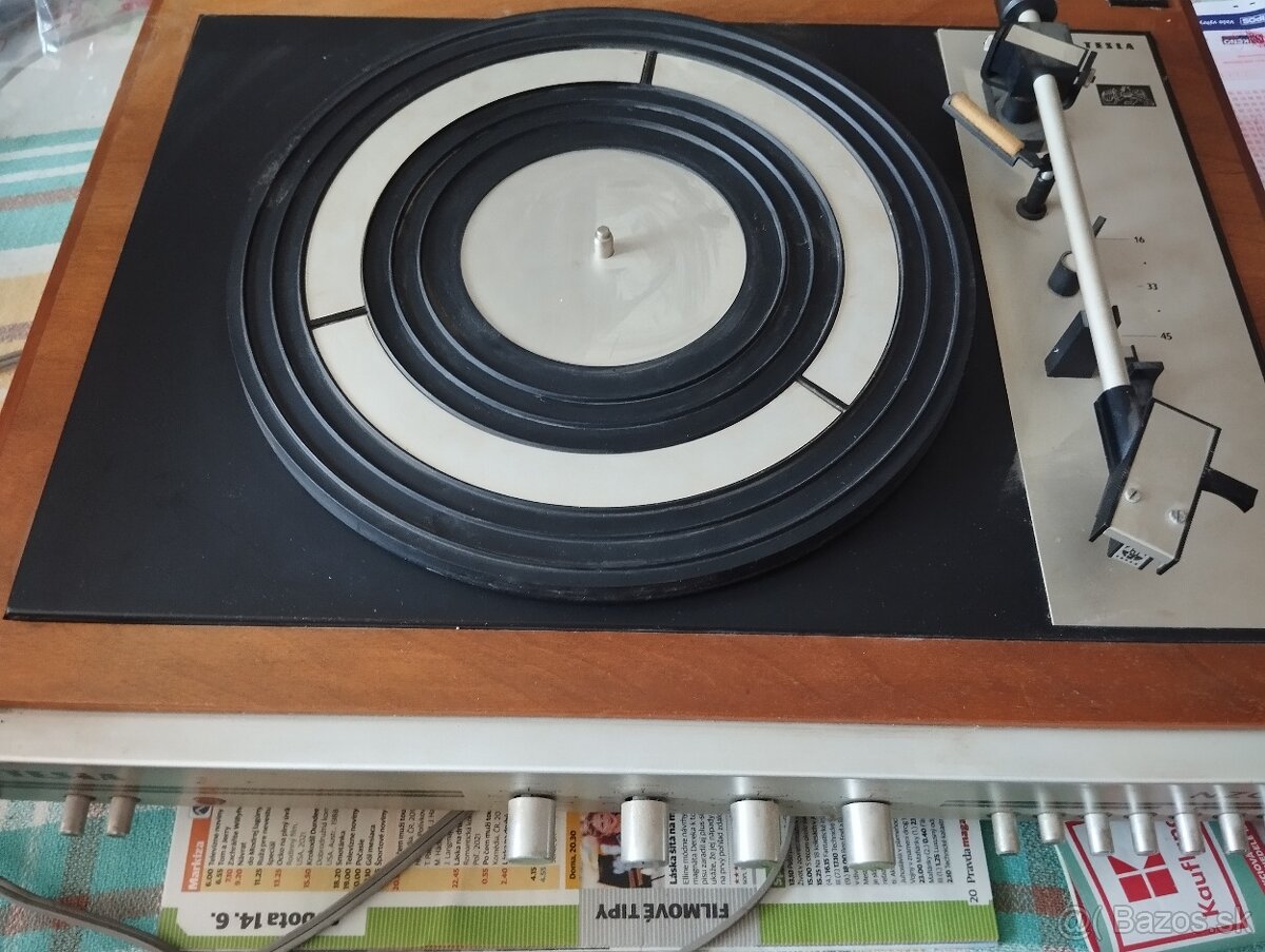 Gramofon TESLA NZC142