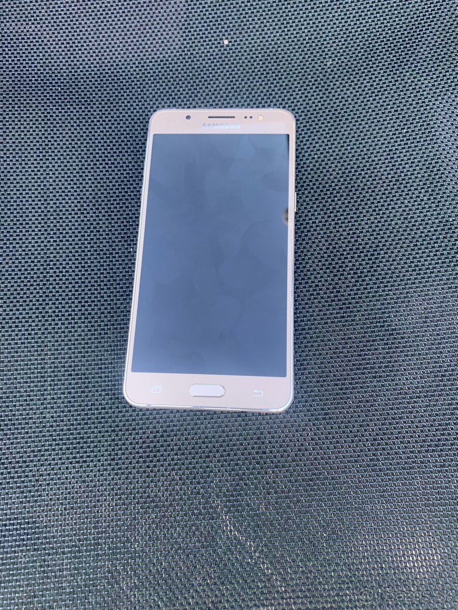 Samsung Galaxy J5 2017 – zachovalý stav, funkčný, lacno
