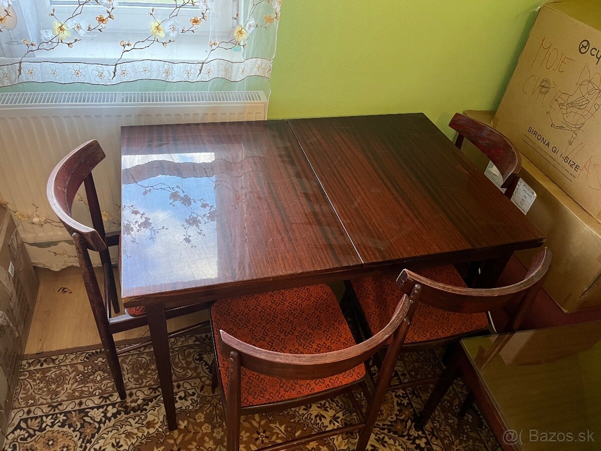 Stôl plus stoličky