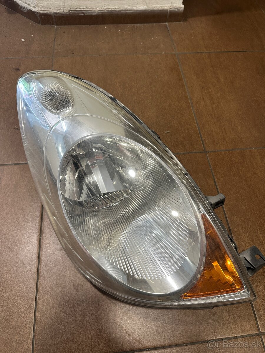 Nissan note svetlo práve