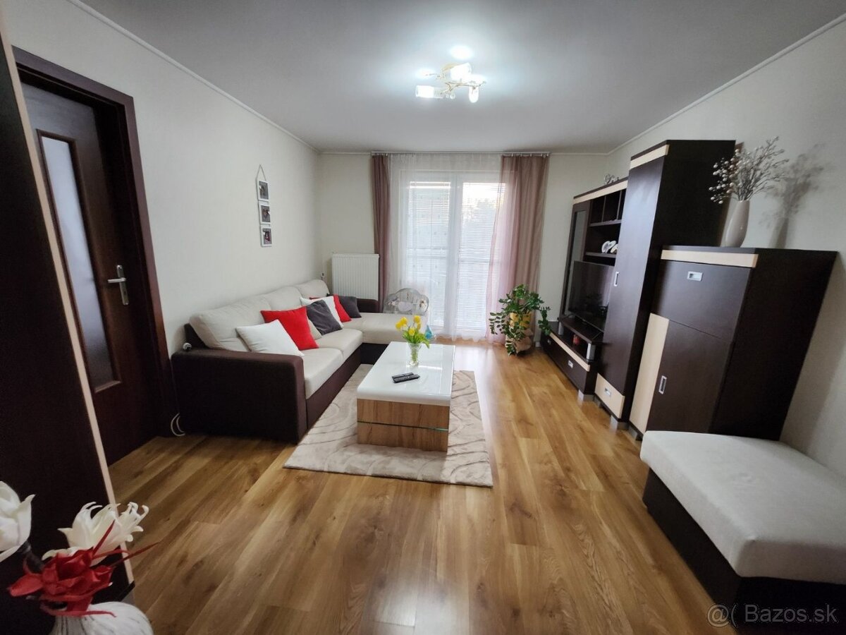 zariadený, 2 izbový byt, 47 m2 s vlastným kúrením, Dubnica