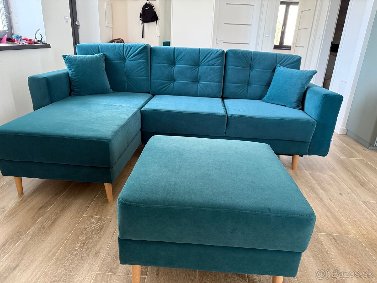 Sedacia súprava s taburetkou.