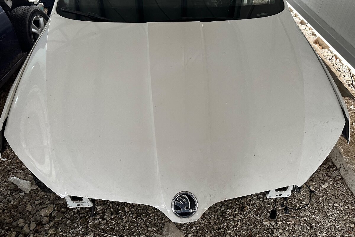 Škoda Octavia 3 predná kapota
