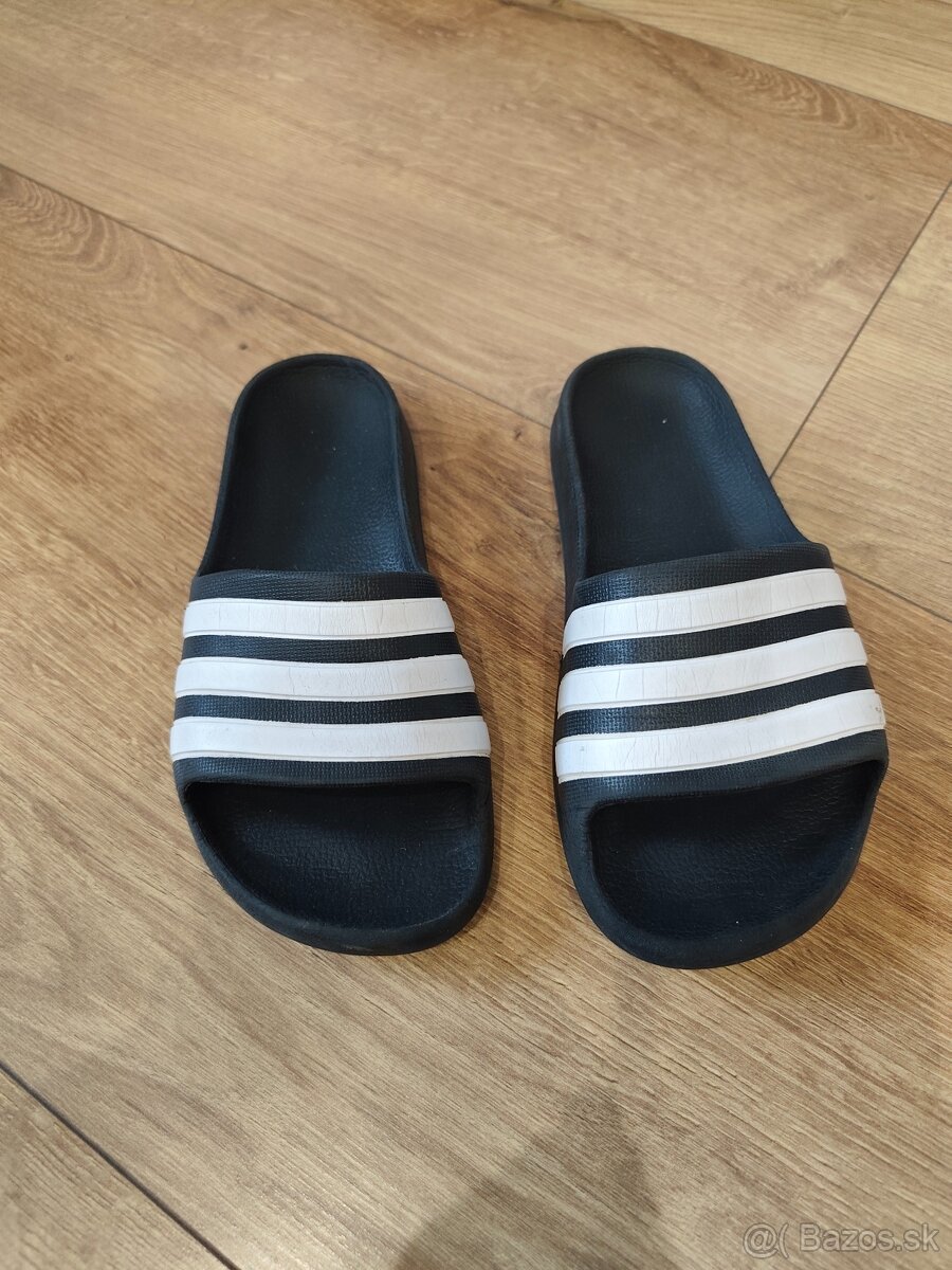 Šľapky Adidas veľ.33