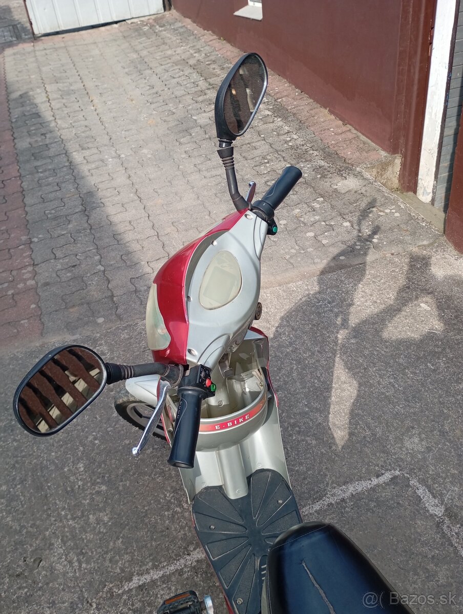 Elektrický bicykel skúter