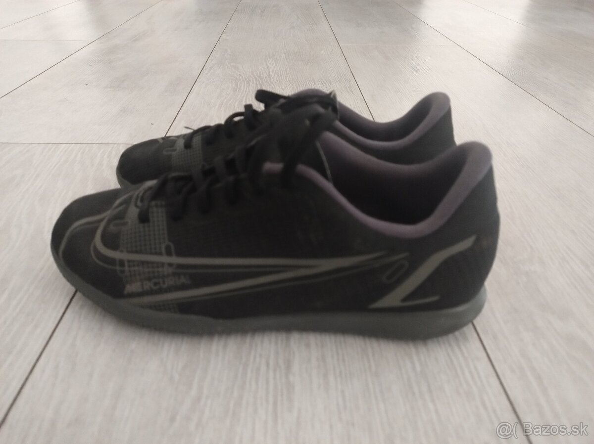 Halovky Nike 34