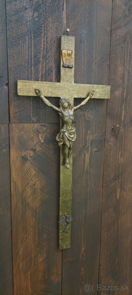 Starozitný kucifix .