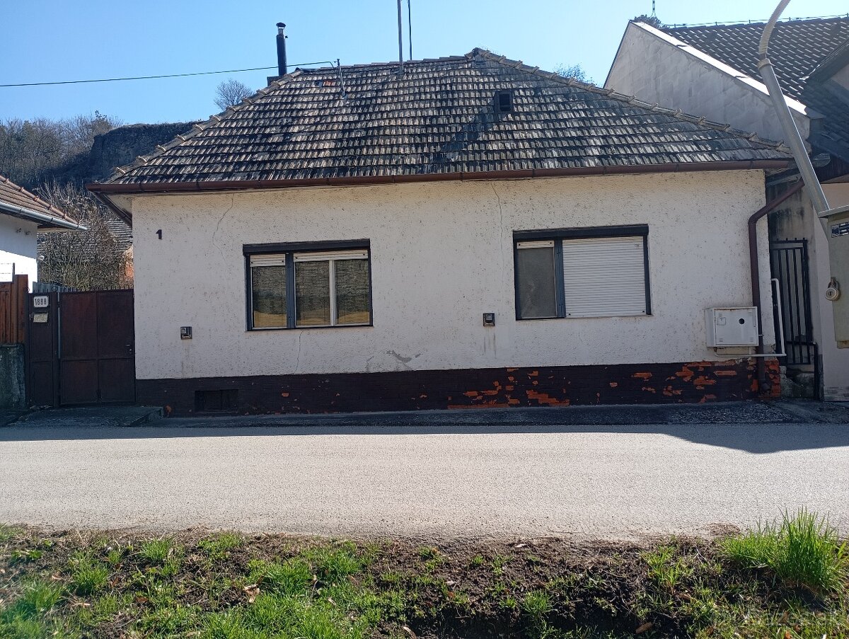 REZERVOVANÝ. RD rodinný dom vo vyhľadávanej lokalite LEVICE