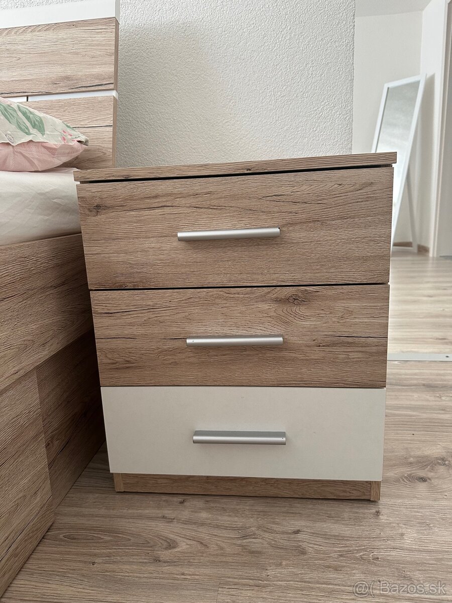 Nočné stolíky drevené 2kusy
