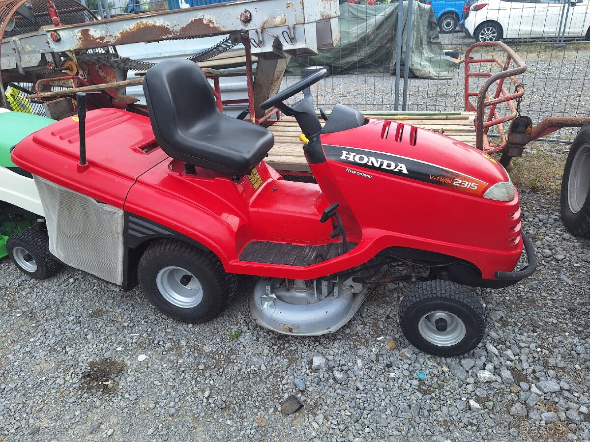 Traktorová kosačka honda 2 valec 15 ps
