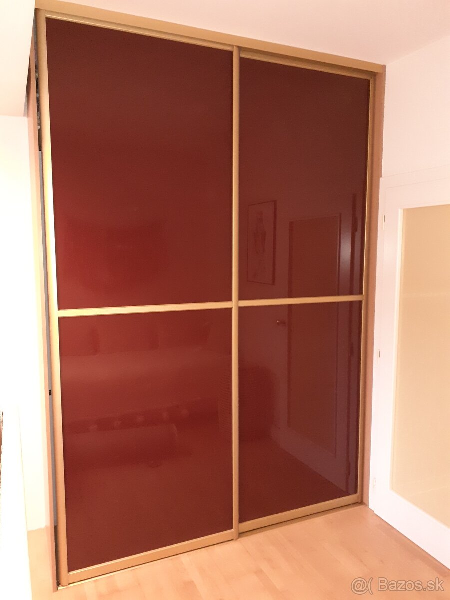 predám vstavanú šatníkovú skriňu