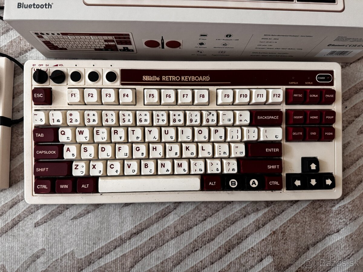8BitDo Retro Mechanical Keyboard (Fami Edition)