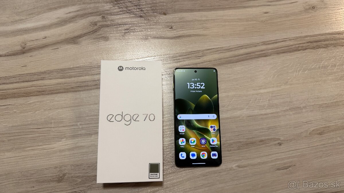 Novinka Motorola Edge 70 zelenej farby + sluchadla + hodinky