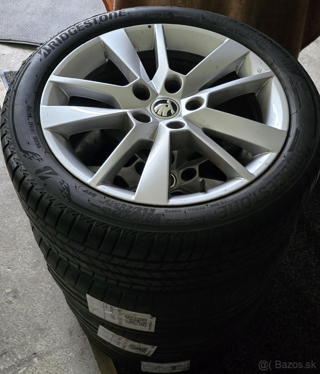 5x112,r17,ŠKODA,7Jx17,et49-225/45-Dunlop