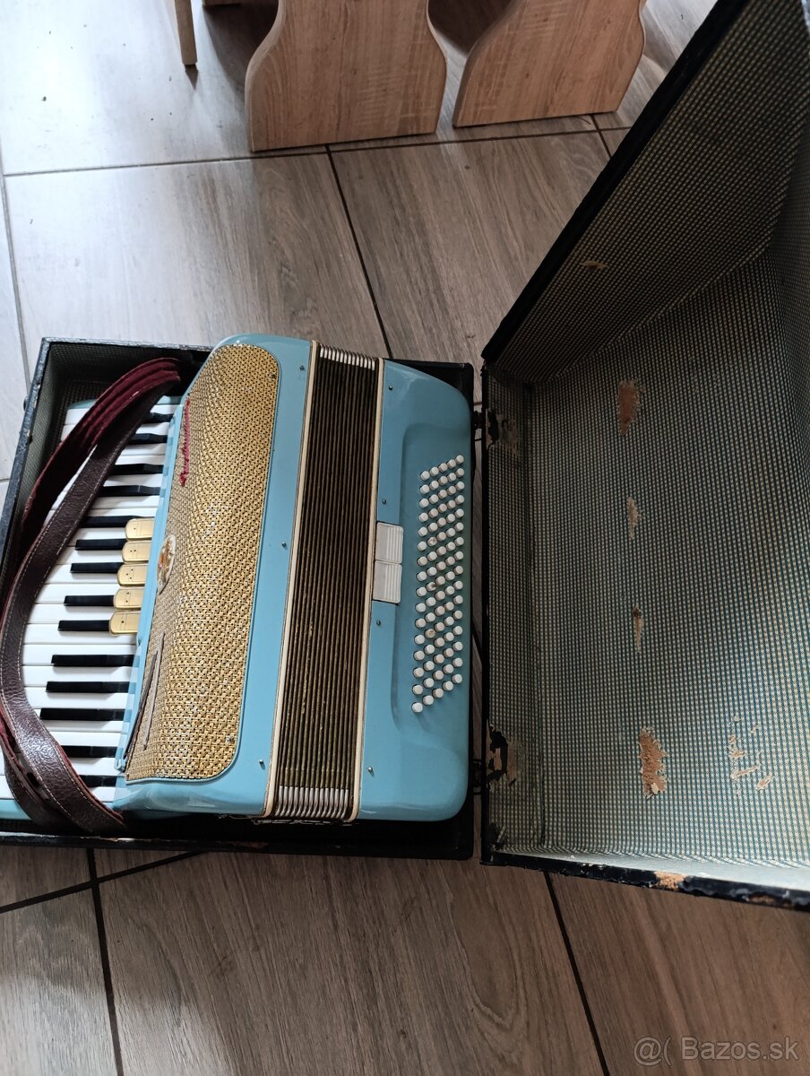 Akordeón 80 basový