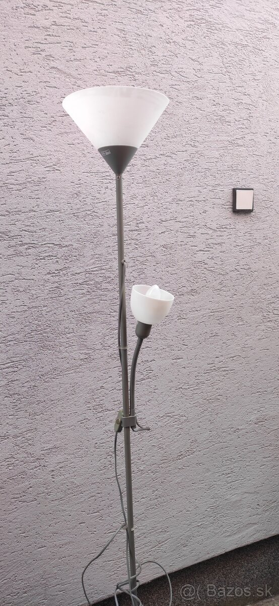 Stojatá lampa