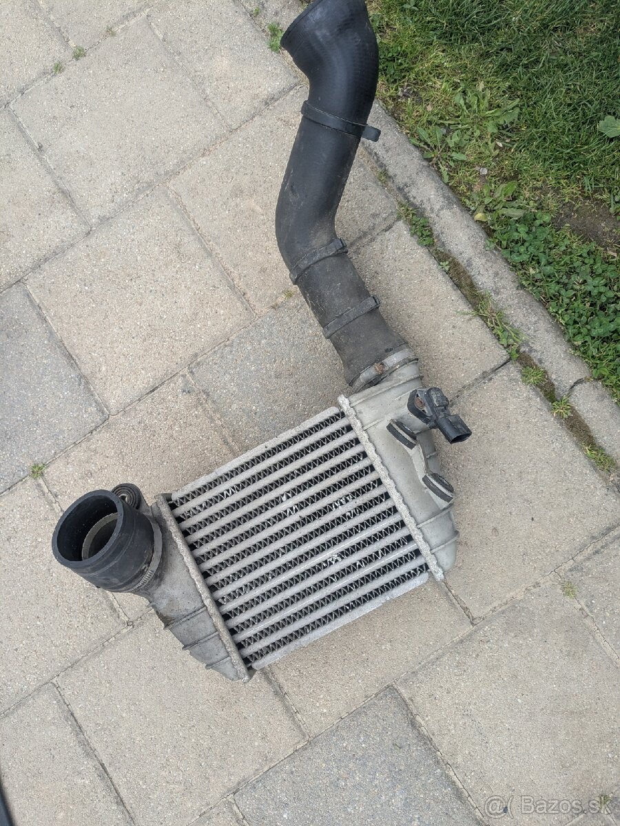 Chladič plniaceho vzruchu/ intercooler