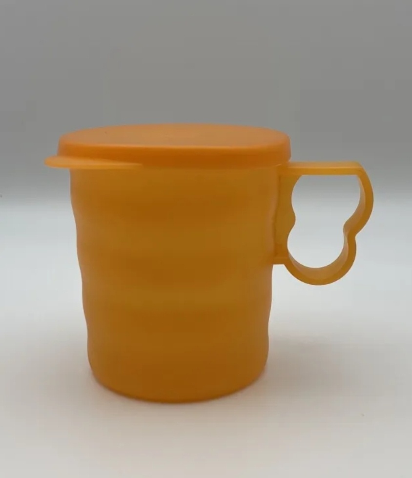 Tupperware hrnček