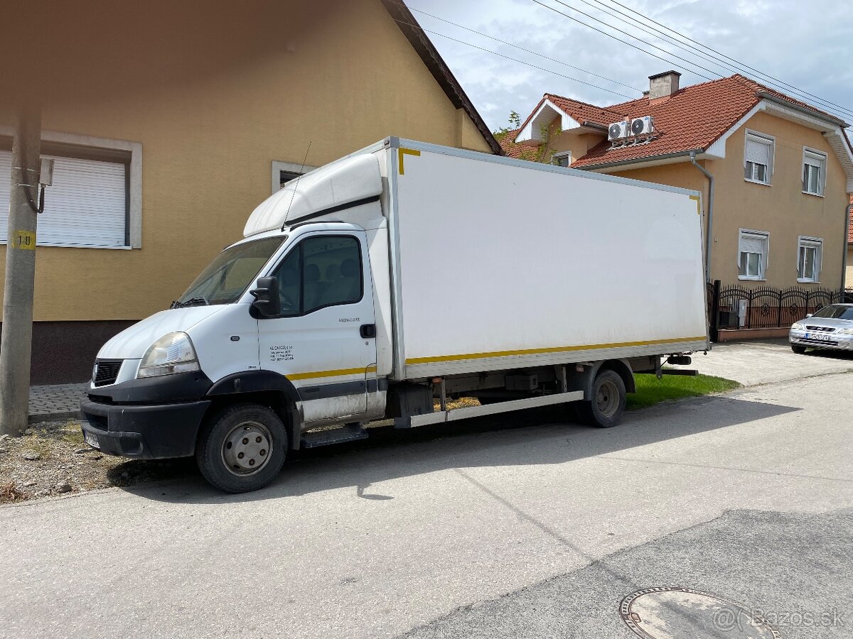 Renault mascott