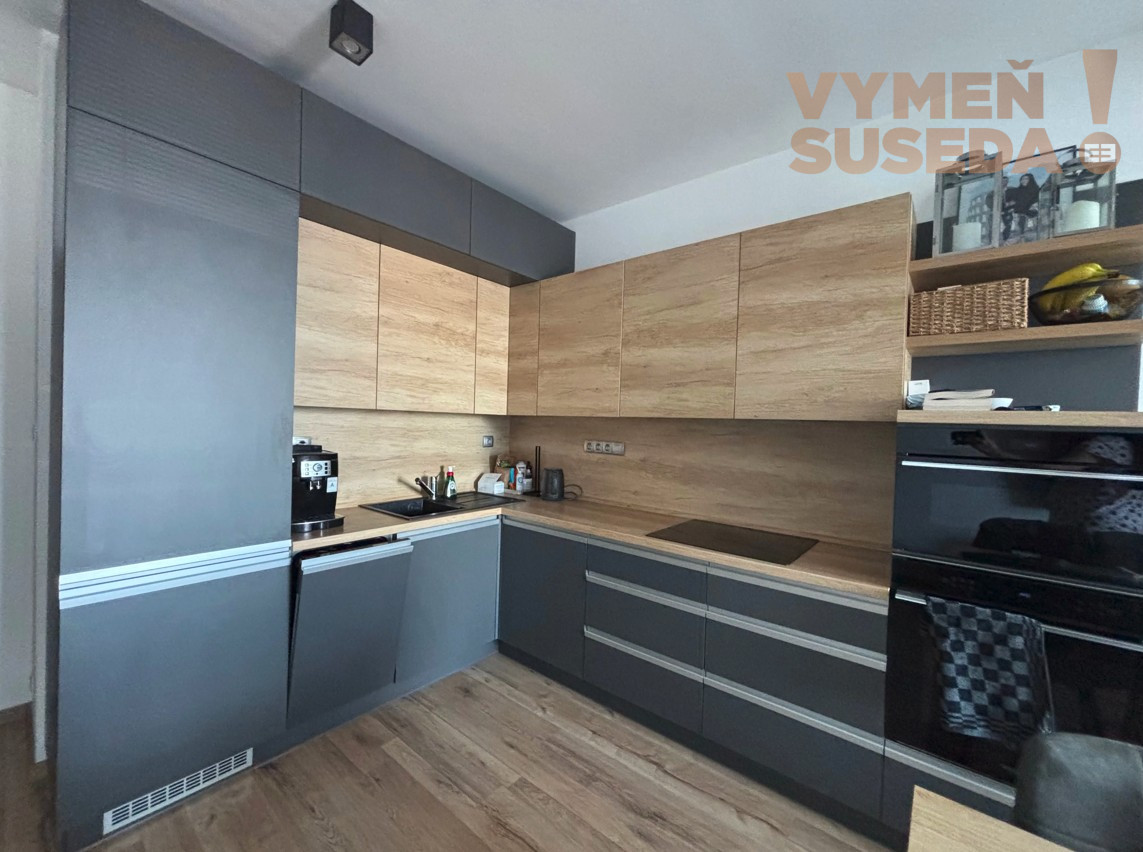 VYMEŇ SUSEDA – VÝNIMOČNÝ 2 IZB. ZARIADENÝ BYT S LOGGIOU, ŠA