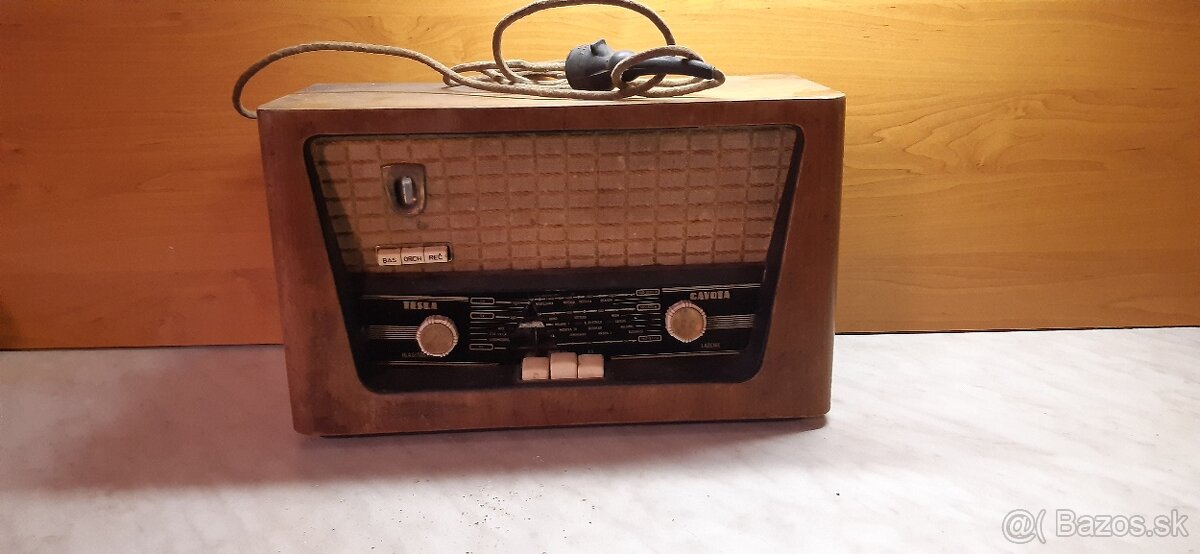 Retro elektronkove radio- Tesla--424 A
