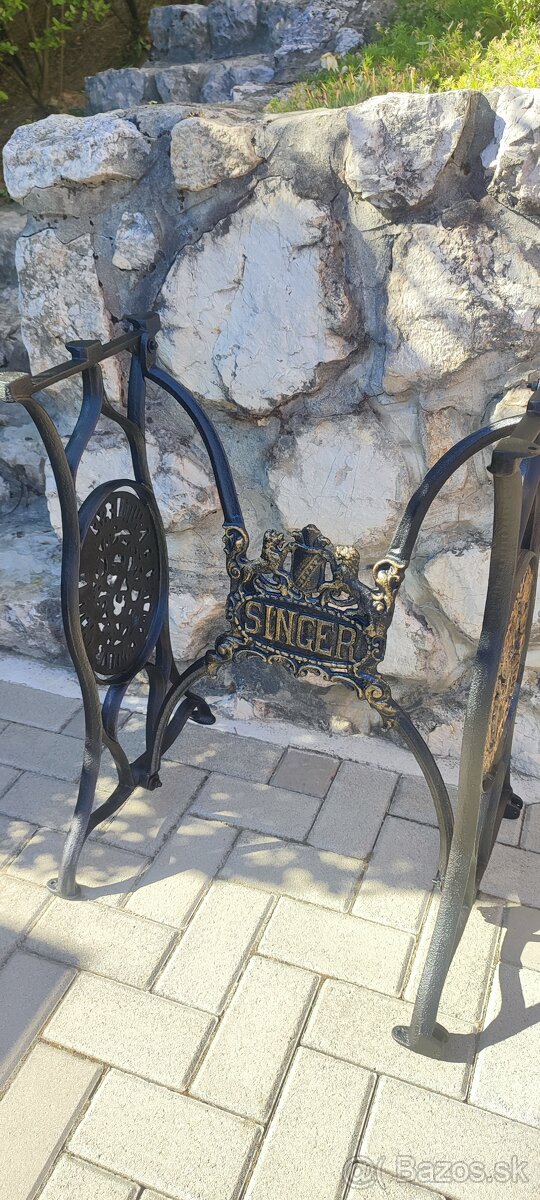 Ojedinelá konštrukcia Singer s levmi