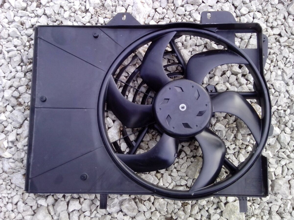 Na peugeot 208 predám ventilator chladiča, č.GMV140CEM00,