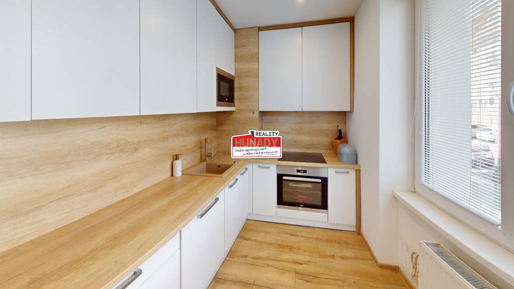 PRENAJATÉ (50 m²) 2i BYT V CENTRE S VLASTNÝM PARKOVANÍM