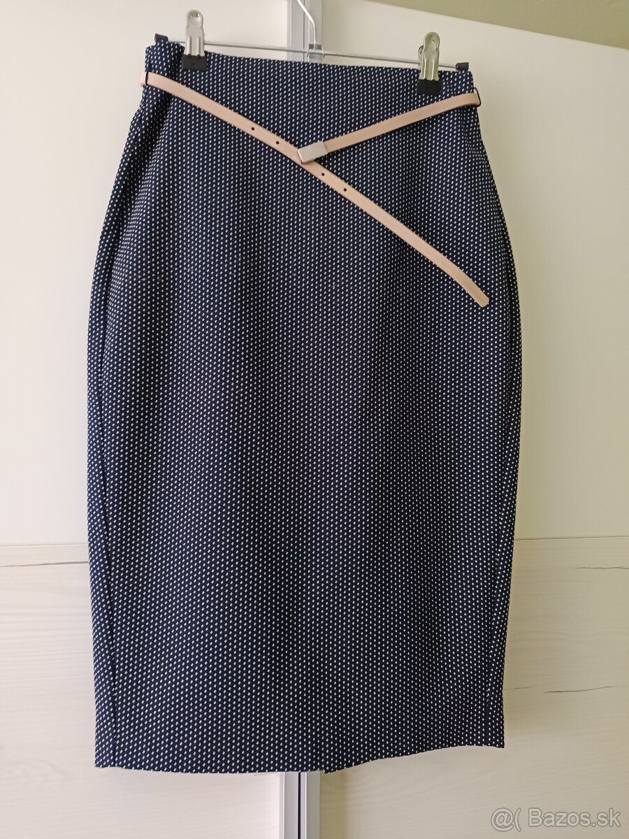 Tmavomodrá vzorovaná sukňa