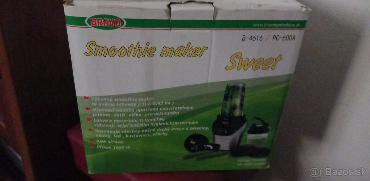 Smoothie robot mixer