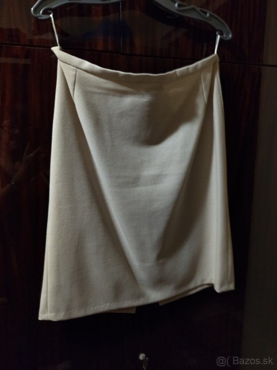 Kostým s krátkym rukávom