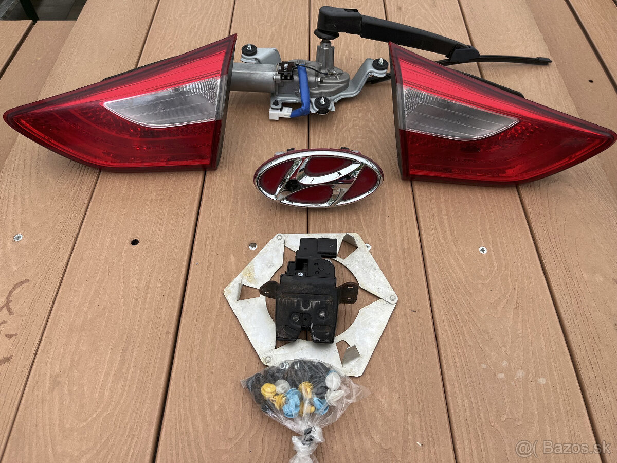 HYUNDAI i30, svetlá, stierač s motorčekom, znak, zámok kufra